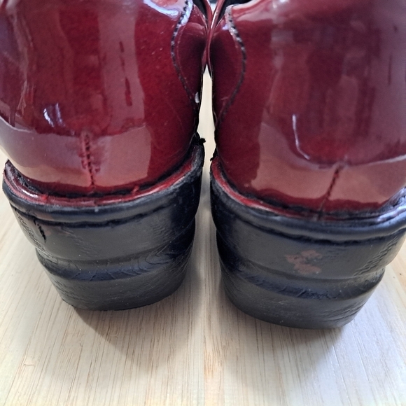 B.O.C. Born Concepts Burgundy Patent Leather Clogs/Mules   Size 7.5 - Picture 8 of 13